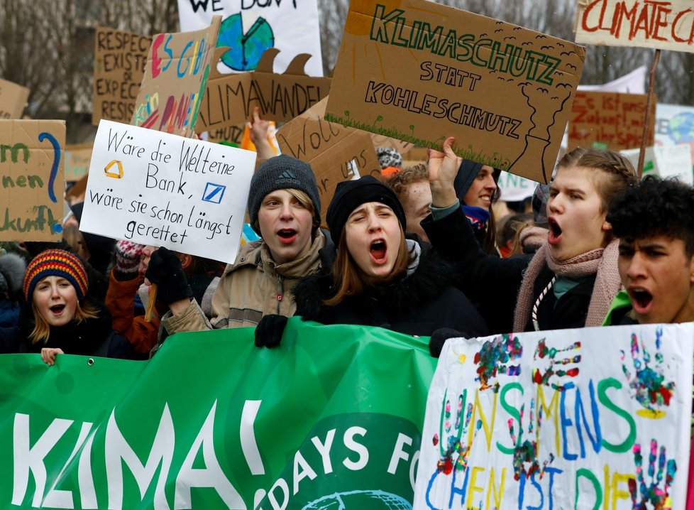 Tisíce německých školáků neúčastí na výuce demonstrovaly za co nejrychlejší odklon od uhelné energie. (25.1.2019)