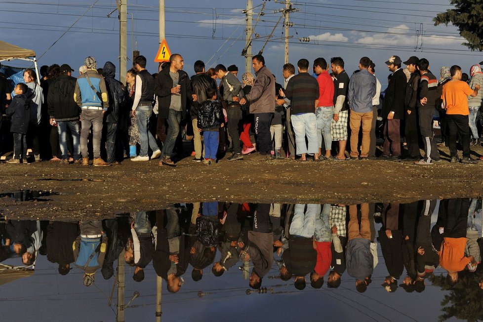 Uprchlíci vyjdou Němce draho: Zaplatí za ně skoro 11 bilionů.