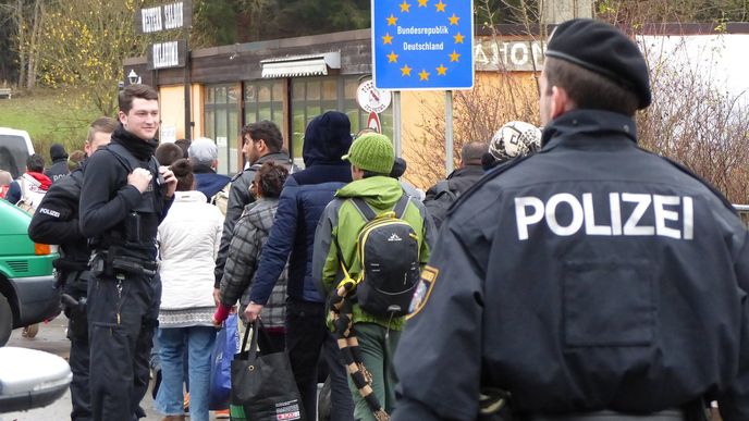 Uprchlíci na rakousko-bavorském přechodu Wegscheid.