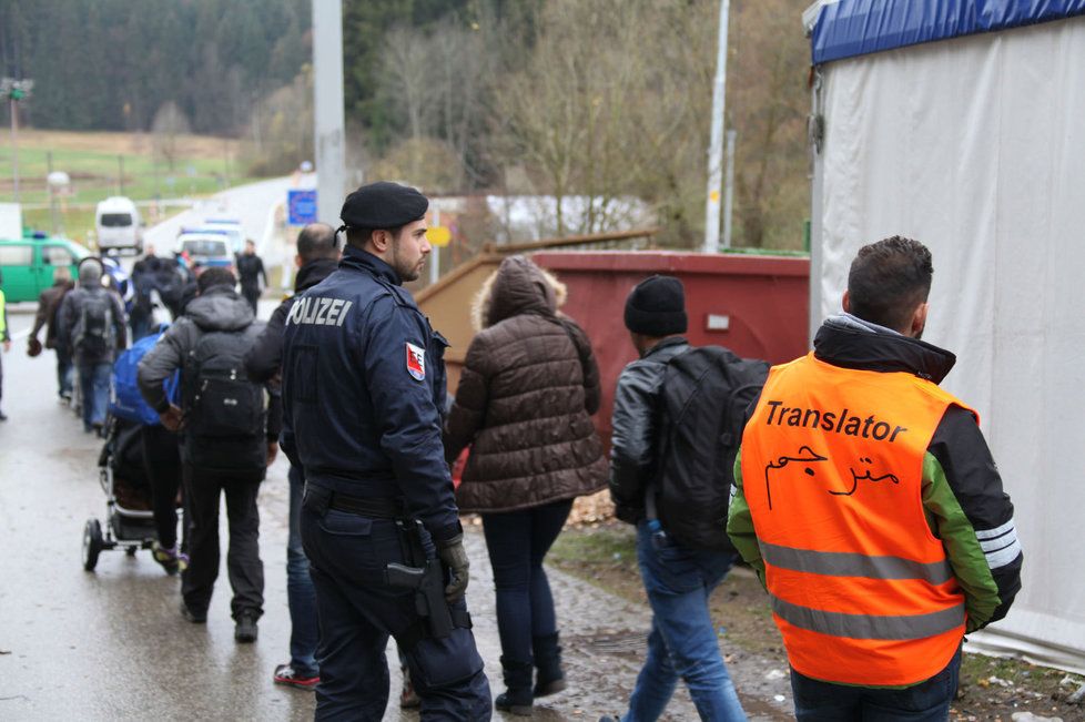 Bosenská policie krátce uzavřela hraniční přechod. Do Chorvatska chtěla přejít asi stovka migrantů. (ilustrační foto)