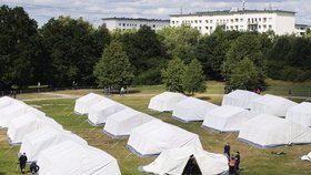 Problémy s uprchlíky řeší i Německo: Provizorní zařízení v Hamburku