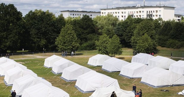 Problémy s uprchlíky řeší i Německo: Provizorní zařízení v Hamburku