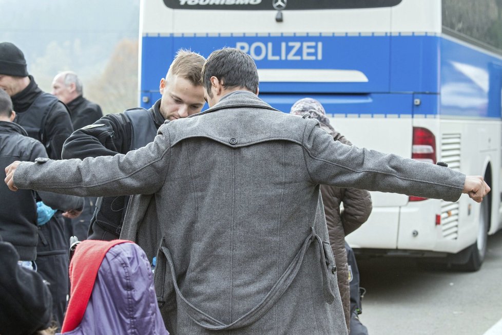 Dvě stovky elitních německých vojáků chtěly pozabíjet imigranty a politiky (ilustrační foto)