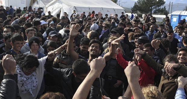 Převaděči lžou uprchlíkům: Do Evropy se vejdete, čeká 3 miliony migrantů