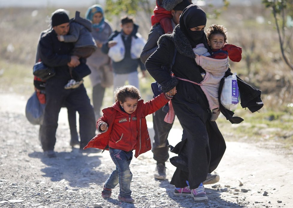 Většina imigrantů prchá před válkou či chudobou.