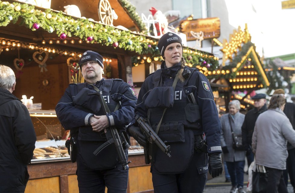 Posílené policejní hlídky na vánočních trzích v německých městech