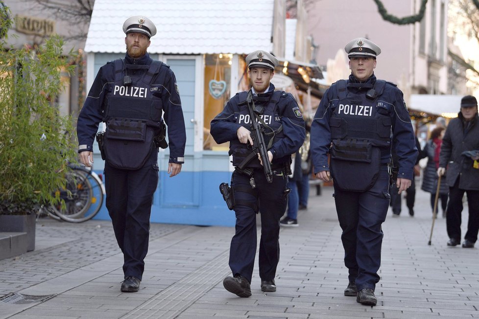 Posílené policejní hlídky na vánočních trzích v německých městech