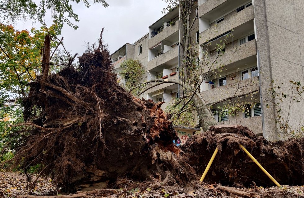 Silný vítr a bouřka působily problémy i v Německu (21. 10. 2021)