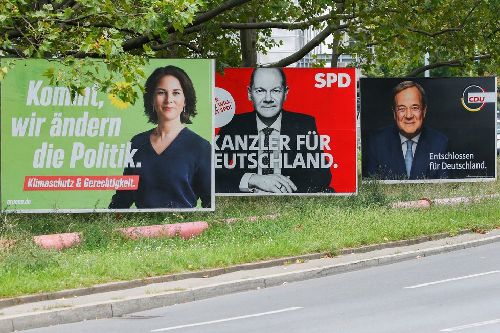 Volby v Německu: Lídr SPD Olaf Scholz s lídry CDU a Zelených