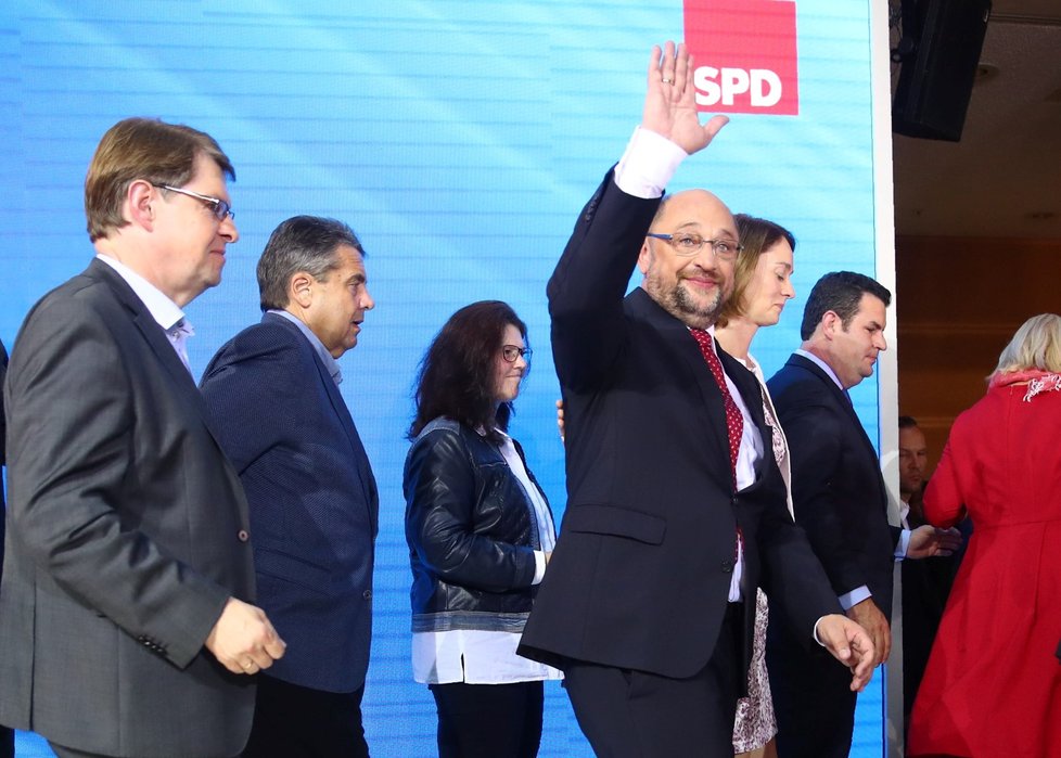 Za hořký den pro SPD označil volby předseda sociálních demokratů Martin Schulz, jeho strana zaznamenala nejhorší výsledek od roku 1949