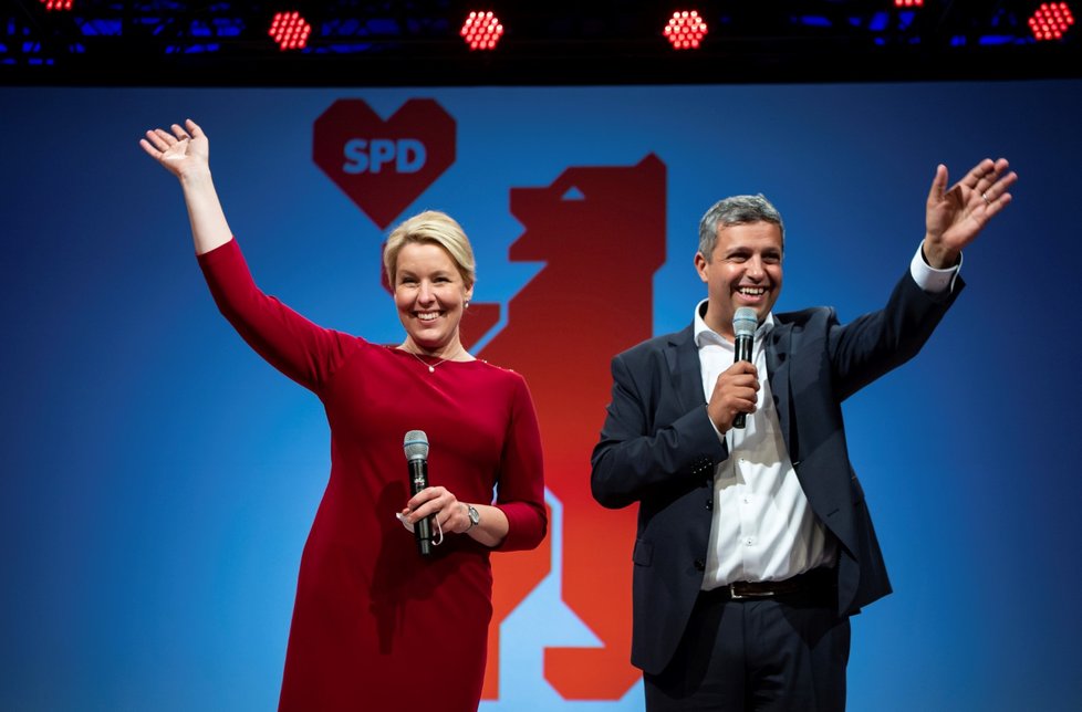 Zástupci německých SPD oslavují vítězství (27.9.2021)