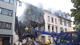 V německém Wuppertalu vybuchl obytný dům, exploze si vyžádala 24 zraněných.