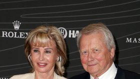 Miliardář Wolfgang Porsche s manželkou.