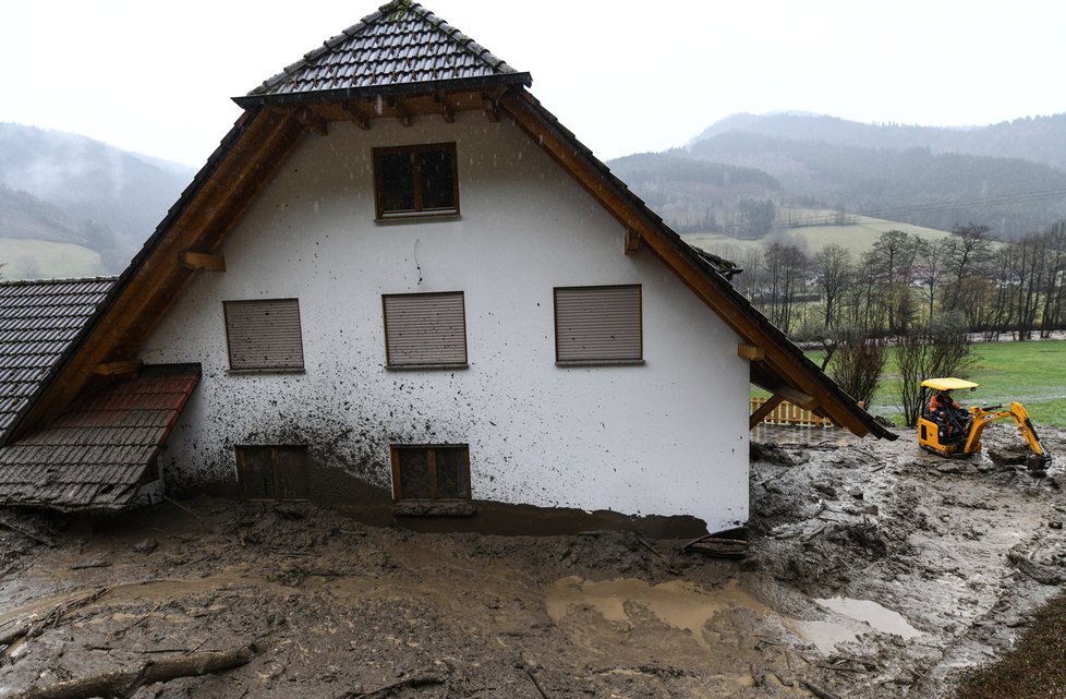 Německo zasáhly bleskové záplavy: Rodinný dům v Simonswaldu (4.2.2020)