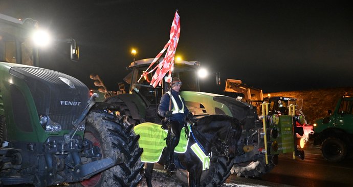 Deutschland ist durch Bauernstreiks gelähmt.  Auch Grenzübergänge zur Tschechischen Republik blockierten sie mit Traktoren