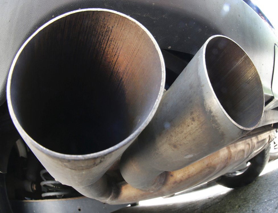 Naftová auta jsou částečně odpovědná za škodlivé emise oxidu dusičitého.