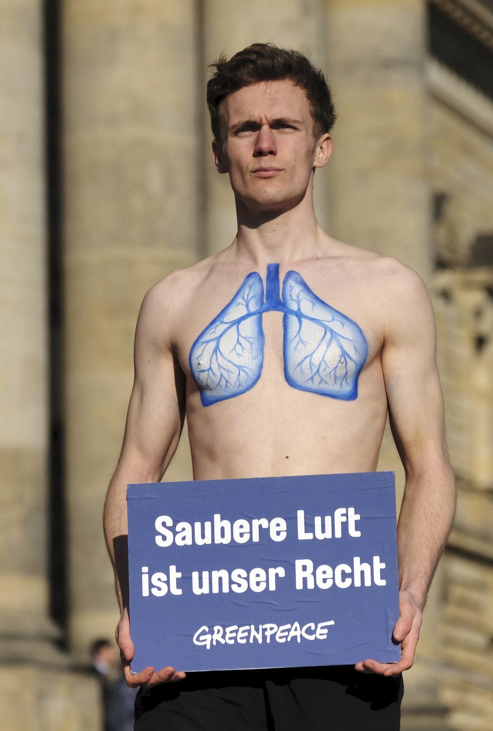 Aktivisté z ekologických organizací v Německu protestovali proti naftovým vozům.