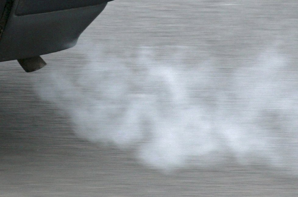 Naftová auta jsou částečně odpovědná za škodlivé emise oxidu dusičitého.