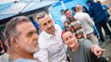 Kampaň AfD i podle odpůrců šlape jako hodinky, strana ale potřebuje k úspěchu většinu. Kampaň AfD i podle odpůrců šlape jako hodinky, strana ale potřebuje k úspěchu většinu.