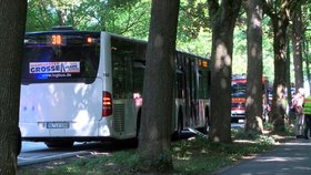 Útok v Německu: Muž pobodal v autobuse 10 cestujících