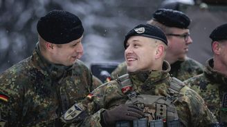 Rostoucí německá vojenská síla leká Francii. Má obavu, že se mocenské těžiště EU sune na východ Rostoucí německá vojenská síla leká Francii. Má obavu, že se mocenské těžiště EU sune na východ