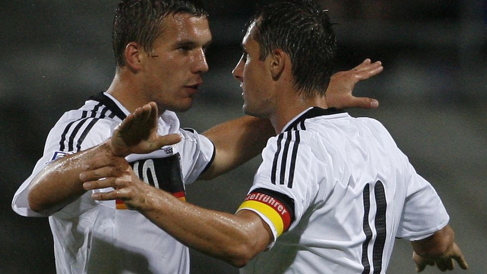 Němečtí reprezentanti Podolski a Klose.