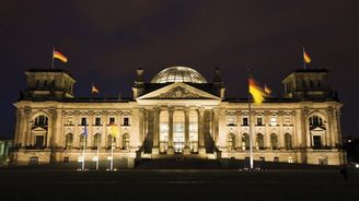 Německé vládě hrozí schodek, s vyrovnaným rozpočtem v případě recese nemůže počítat