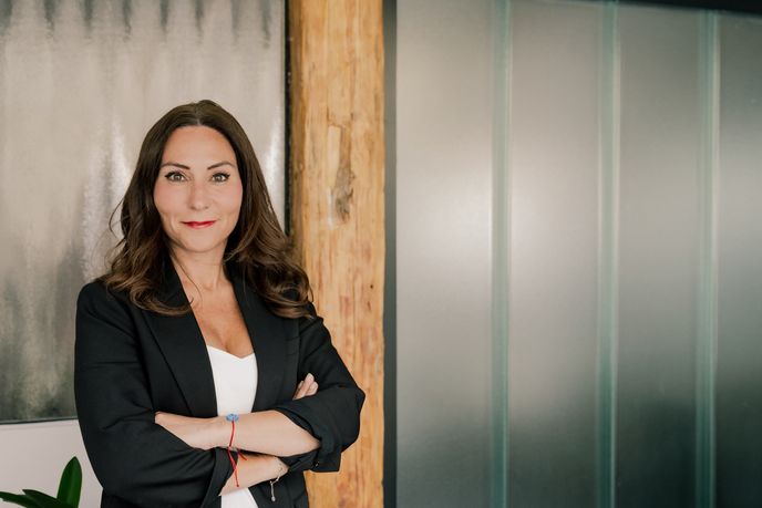 Šéfka společnosti Twisto Nemika Menevse. Šéfka společnosti Twisto Nemika Menevse.