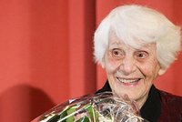 Doktorát jí odepřeli nacisté: Němka si školu dodělala ve 102 letech!