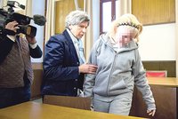 Šílený pár před soudem: Němku (21) věznili, mlátili a sexuálně týrali