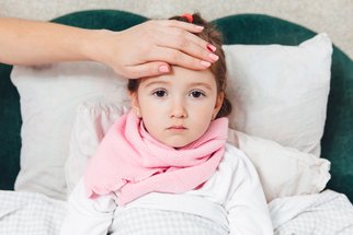 Vše o horečce u dětí: Proč je důležitá, kdy ji snižovat a jak vybrat vhodný lék 