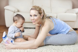 Jak zhubnout po porodu: Kdy začít cvičit, jaký pohyb a jak moc si naložit? 