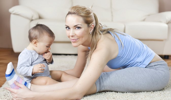 Jak zhubnout po porodu: Kdy začít cvičit, jaký pohyb a jak moc si naložit? 