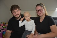 Horečka odhalila velký nádor a leukémii: Magdalenka (1) s rodiči bojuje o každý den
