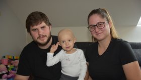 Horečka odhalila velký nádor a leukémii: Magdalenka (1) s rodiči bojuje o každý den 