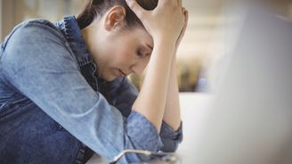 Bolesti v krku, poruchy spánku, deprese: Je za tím chronický únavový syndrom? Bolesti v krku, poruchy spánku, deprese: Je za tím chronický únavový syndrom?