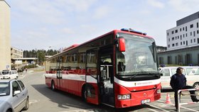 Tvrdý konkurenční boj autobusáků na Klatovsku: Porvali se přímo na zastávce