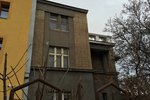 Z šedé vily na Strakonické ulici v Praze vznikne nemocnice pro lidi bez domova.