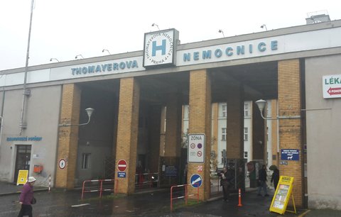 Na prahu chřipkové epidemie: Thomayerova nemocnice zakázala návštěvy na plicní klinice