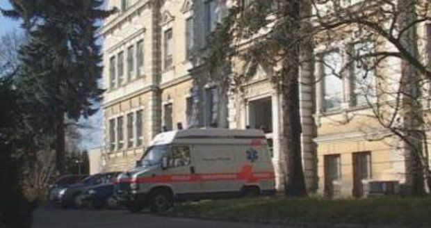 Nemocniční skandál! Přibývá pacientů, kteří ve Frýdlantě po operaci dostali otravu krve. Policie hledá viníka!