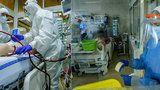 „Velká část pacientů v nemocnicích zemře,“ varuje primář. Zlínsko jako první v ČR vypíná společenský život