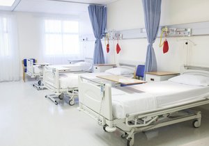 Nemocnice bijí na poplach: Dochází lůžka na ARO a JIP!  