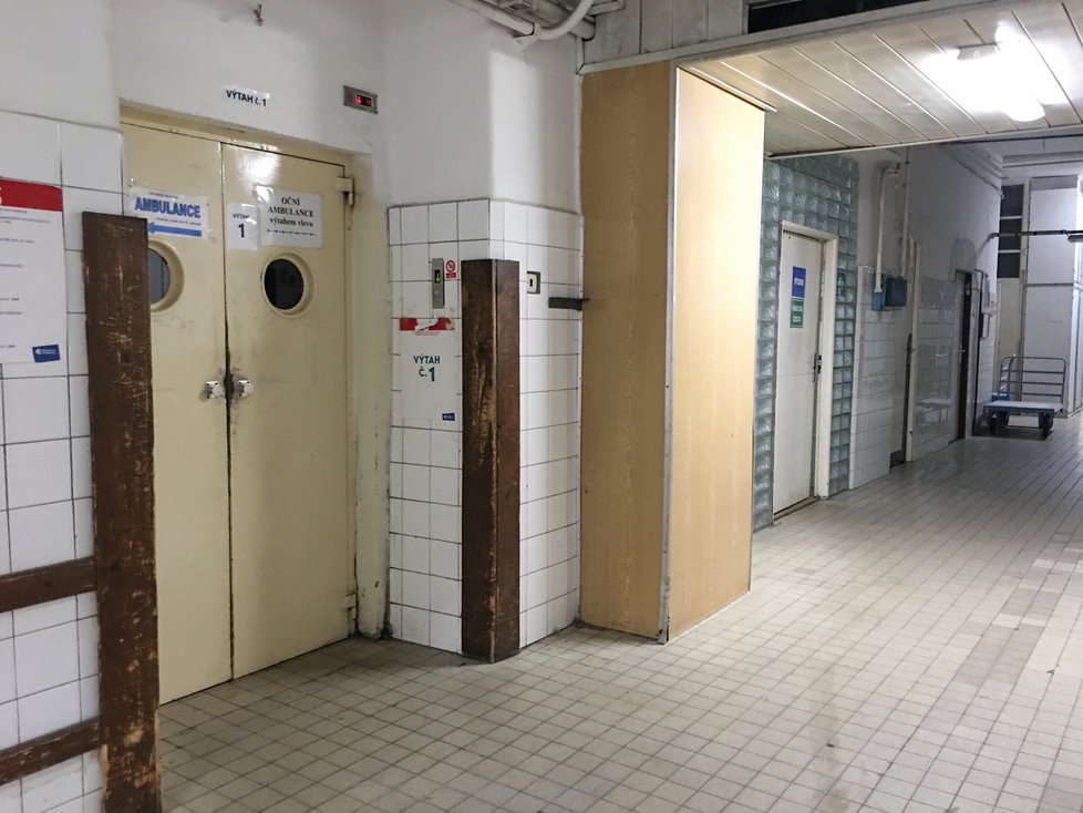 V pavilonu ORL nemocnice Bulovka je výtahů několik.