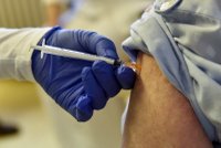 V Česku bylo podáno čtvrt milionu dávek vakcín. 80 tisíc seniorů má rezervovaný termín