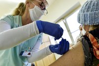 Zaměstnavatelé tlačí na vládu kvůli očkování. A v únoru má dorazit přes půl milionu dávek