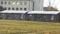 Stanová polní nemocnice vyrostla během několika dní v pražských Střešovicích