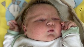 Teodorek se narodil s porodní váhou téměř šest kilo.