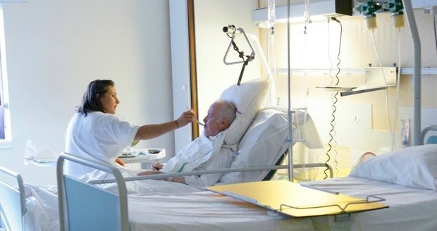 Sestra v ryjické nemocnici údajně týrala pacienta (Ilustrační foto)