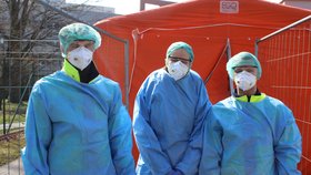Nemocnice UH 2- Uh. Hradiště - tři studentky pomáhají dobrovolně