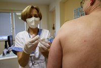 Nejméně informací o očkování zveřejňují Češi a Slováci. „Do kapsy“ nás strčí i Polsko